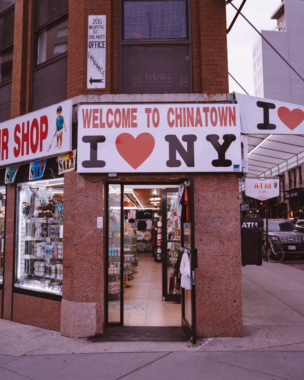 The front of an I Heart NY souvenir shop in Chinatown, NYC
